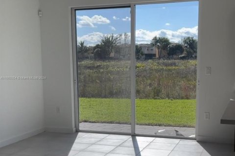 Townhouse in Homestead, Florida 4 bedrooms, 127.65 sq.m. № 1367307 - photo 2