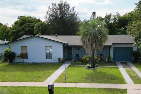 Casa en venta en Deltona, Florida, 3 dormitorios, 125.7 m2 № 1400793 - foto 1