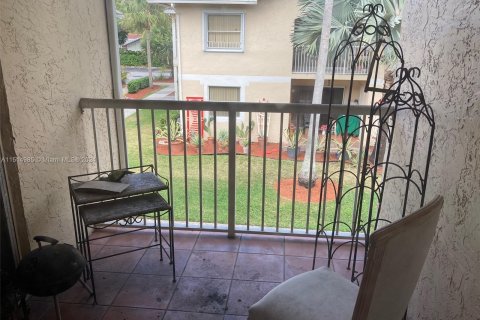 Condo in Coral Springs, Florida, 3 bedrooms  № 949862 - photo 13