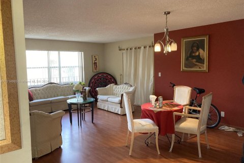 Condo in Coral Springs, Florida, 3 bedrooms  № 949862 - photo 9