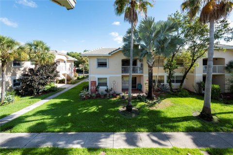 Condo in Coral Springs, Florida, 3 bedrooms  № 949862 - photo 22