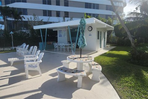 Condominio en venta en Bay Harbor Islands, Florida, 2 dormitorios, 69.68 m2 № 938566 - foto 30