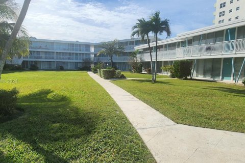 Condominio en venta en Bay Harbor Islands, Florida, 2 dormitorios, 69.68 m2 № 938566 - foto 3