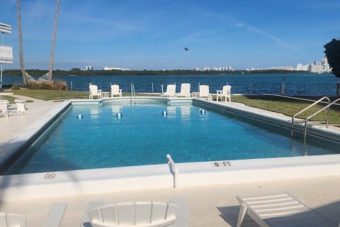 Condominio en venta en Bay Harbor Islands, Florida, 2 dormitorios, 69.68 m2 № 938566 - foto 1