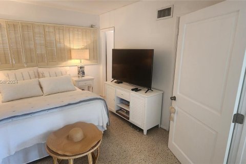 Condominio en venta en Bay Harbor Islands, Florida, 2 dormitorios, 69.68 m2 № 938566 - foto 14