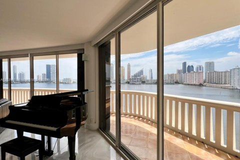 Condo in Aventura, Florida, 2 bedrooms  № 1311016 - photo 9