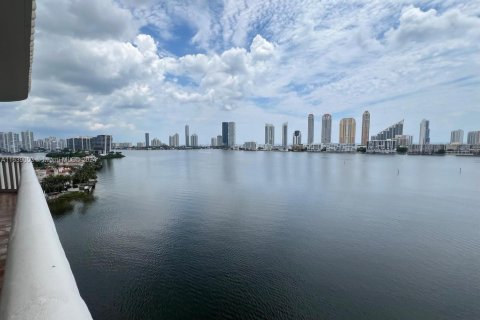 Condo in Aventura, Florida, 2 bedrooms  № 1311016 - photo 2