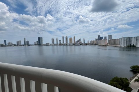 Condo in Aventura, Florida, 2 bedrooms  № 1311016 - photo 1