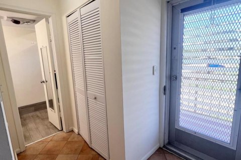 Condominio en venta en West Palm Beach, Florida, 48.77 m2 № 846294 - foto 11
