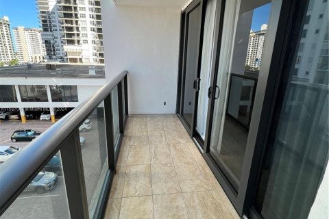 Condominio en venta en Hollywood, Florida, 1 dormitorio, 92.9 m2 № 1175608 - foto 15