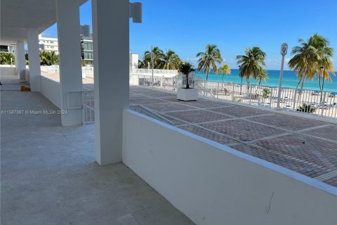 Condo in Hollywood, Florida, 1 bedroom  № 1175608 - photo 28