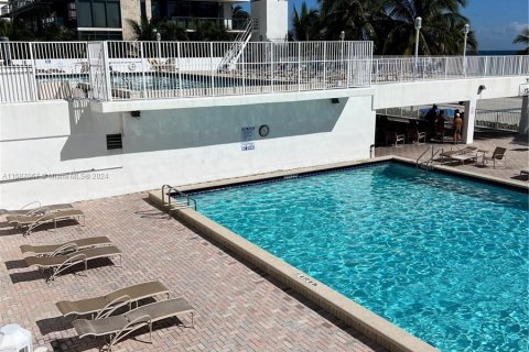 Condo in Hollywood, Florida, 1 bedroom  № 1175608 - photo 30