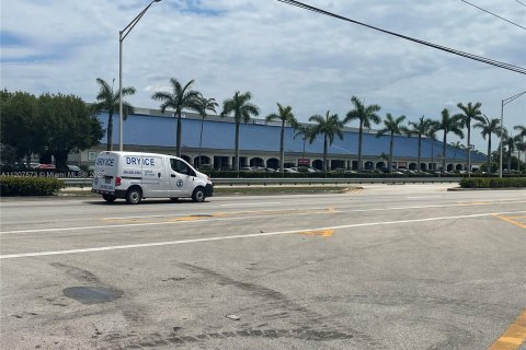 Commercial property in Doral, Florida № 7815 - photo 10