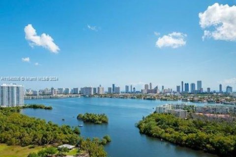 Condo in North Miami Beach, Florida, 3 bedrooms  № 1316606 - photo 6