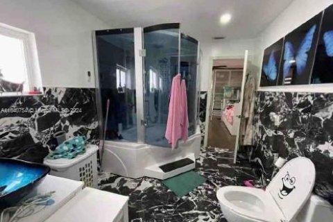 Casa en venta en Miami, Florida, 4 dormitorios, 154.59 m2 № 1316646 - foto 13