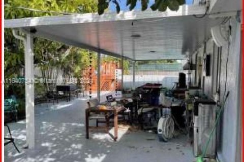 House in Miami, Florida 4 bedrooms, 154.59 sq.m. № 1316646 - photo 22