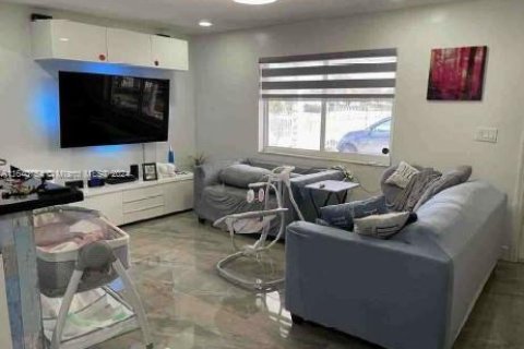 Casa en venta en Miami, Florida, 4 dormitorios, 154.59 m2 № 1316646 - foto 5