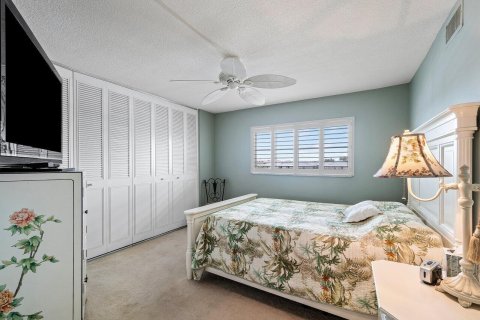 Condo in Lake Park, Florida, 2 bedrooms  № 1179544 - photo 15