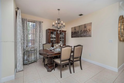 House in Miramar, Florida 5 bedrooms, 281.87 sq.m. № 1226114 - photo 15