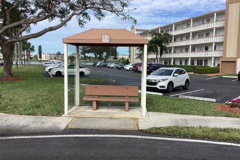 Condo in Boca Raton, Florida, 1 bedroom  № 952086 - photo 1