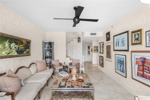 Copropriété à vendre à Aventura, Floride: 3 chambres, 260.13 m2 № 1101504 - photo 28