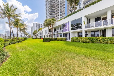 Condo in Aventura, Florida, 3 bedrooms  № 1101504 - photo 13