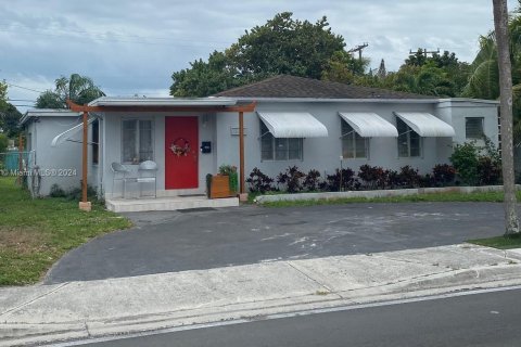 Купить виллу или дом в Норт-Майами, Флорида 3 спальни, 129.04м2, № 1101433 - фото 3