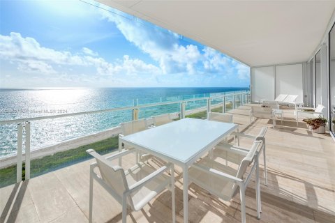 Copropriété à vendre à Surfside, Floride: 4 chambres, 431.07 m2 № 1365484 - photo 1