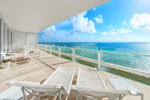 Condominio en venta en Surfside, Florida, 4 dormitorios, 431.07 m2 № 1365484 - foto 24