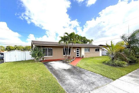 House in Miami, Florida 3 bedrooms, 107.02 sq.m. № 1431179 - photo 3