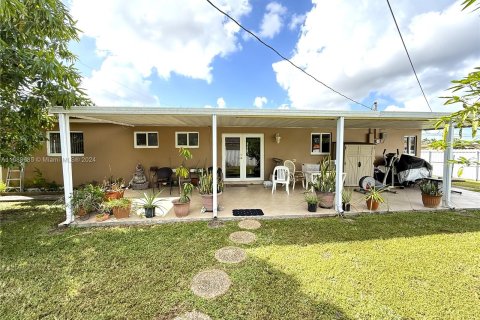 House in Miami, Florida 3 bedrooms, 107.02 sq.m. № 1431179 - photo 22