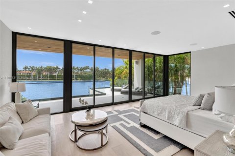 Villa ou maison à vendre à Surfside, Floride: 7 chambres, 609.9 m2 № 1119684 - photo 17