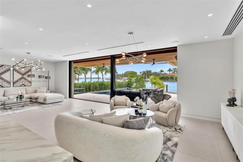 Villa ou maison à vendre à Surfside, Floride: 7 chambres, 609.9 m2 № 1119684 - photo 9