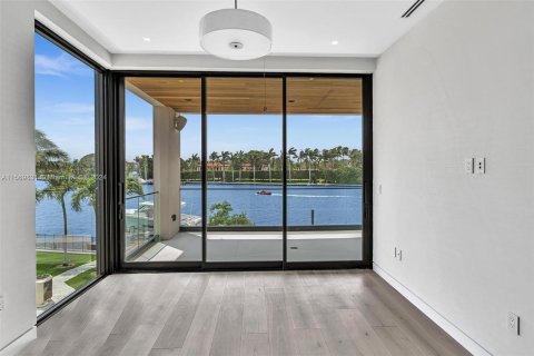 Casa en venta en Surfside, Florida, 7 dormitorios, 609.9 m2 № 1119684 - foto 26