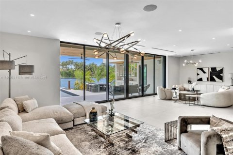 Villa ou maison à vendre à Surfside, Floride: 7 chambres, 609.9 m2 № 1119684 - photo 7