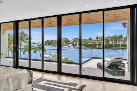 Casa en venta en Surfside, Florida, 7 dormitorios, 609.9 m2 № 1119684 - foto 21