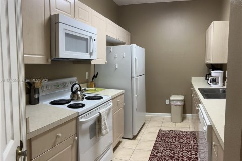 Apartment in Kissimmee, Florida 2 bedrooms № 1384213 - photo 4