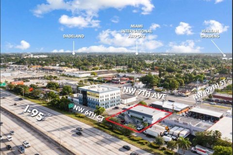 Propiedad comercial en venta en Miami, Florida № 1230893 - foto 4