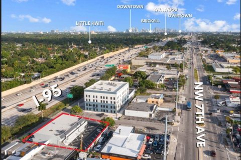 Propiedad comercial en venta en Miami, Florida № 1230893 - foto 1