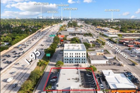 Propiedad comercial en venta en Miami, Florida № 1230893 - foto 3