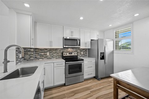 Condominio en venta en Jensen Beach, Florida, 2 dormitorios, 95.04 m2 № 807396 - foto 10