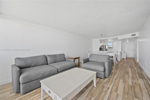 Condominio en venta en Jensen Beach, Florida, 2 dormitorios, 95.04 m2 № 807396 - foto 6