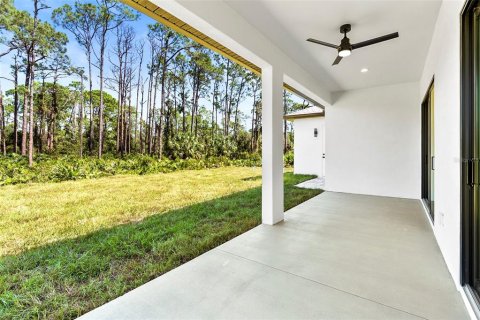 House in North Port, Florida 4 bedrooms, 170.38 sq.m. № 1403160 - photo 29