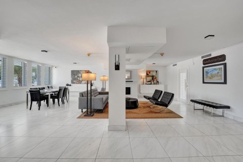 Condo in Fort Lauderdale, Florida, 2 bedrooms  № 1224627 - photo 9