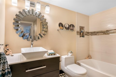 Condo in Sunrise, Florida, 2 bedrooms  № 1224628 - photo 7