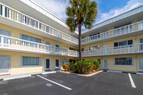 Condo in North Palm Beach, Florida, 2 bedrooms  № 1009728 - photo 14