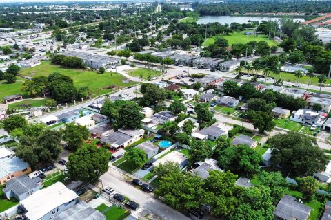 Villa ou maison à vendre à Miami Gardens, Floride: 3 chambres, 112.88 m2 № 1365346 - photo 7