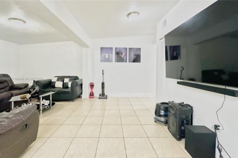 Casa en venta en Miami Gardens, Florida, 3 dormitorios, 112.88 m2 № 1365346 - foto 24