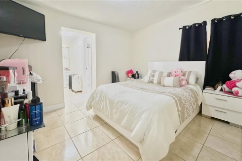 Casa en venta en Miami Gardens, Florida, 3 dormitorios, 112.88 m2 № 1365346 - foto 19