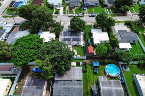 Casa en venta en Miami Gardens, Florida, 3 dormitorios, 112.88 m2 № 1365346 - foto 5